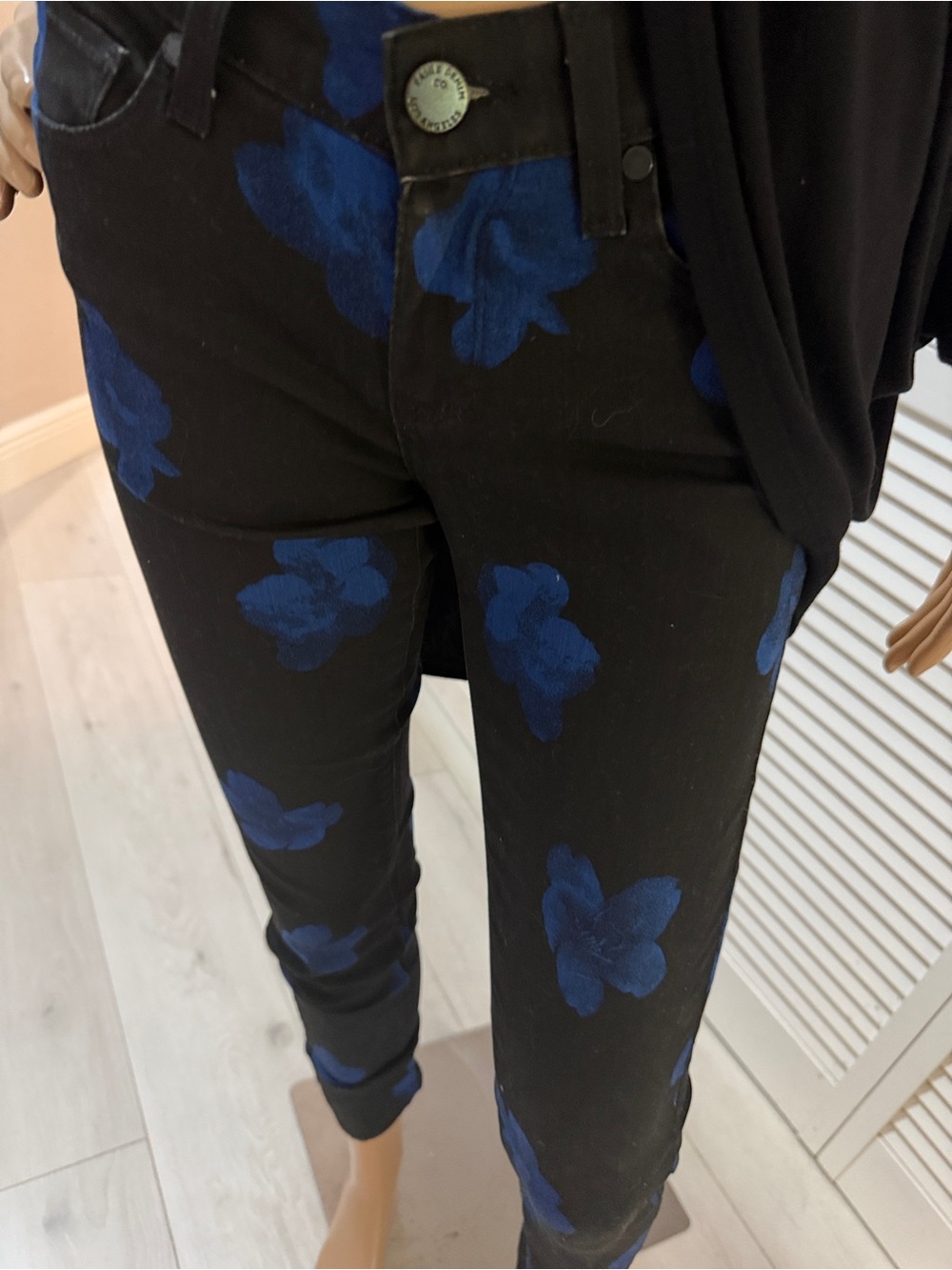 Paige Black Skinny with Cobalt painting. A statement piece! Size 26